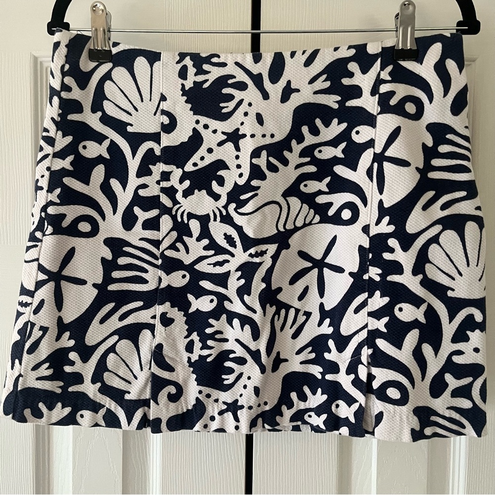Vineyard Vines Women’s Skirt, Size 8. Navy and white beach theme.